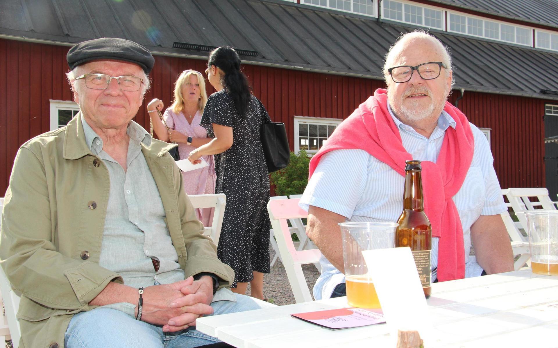 Tommy Jönsson och Leif Frithiof tog en kall öl och var nöjda med att konsertsommaren nu har smygstartat. 
