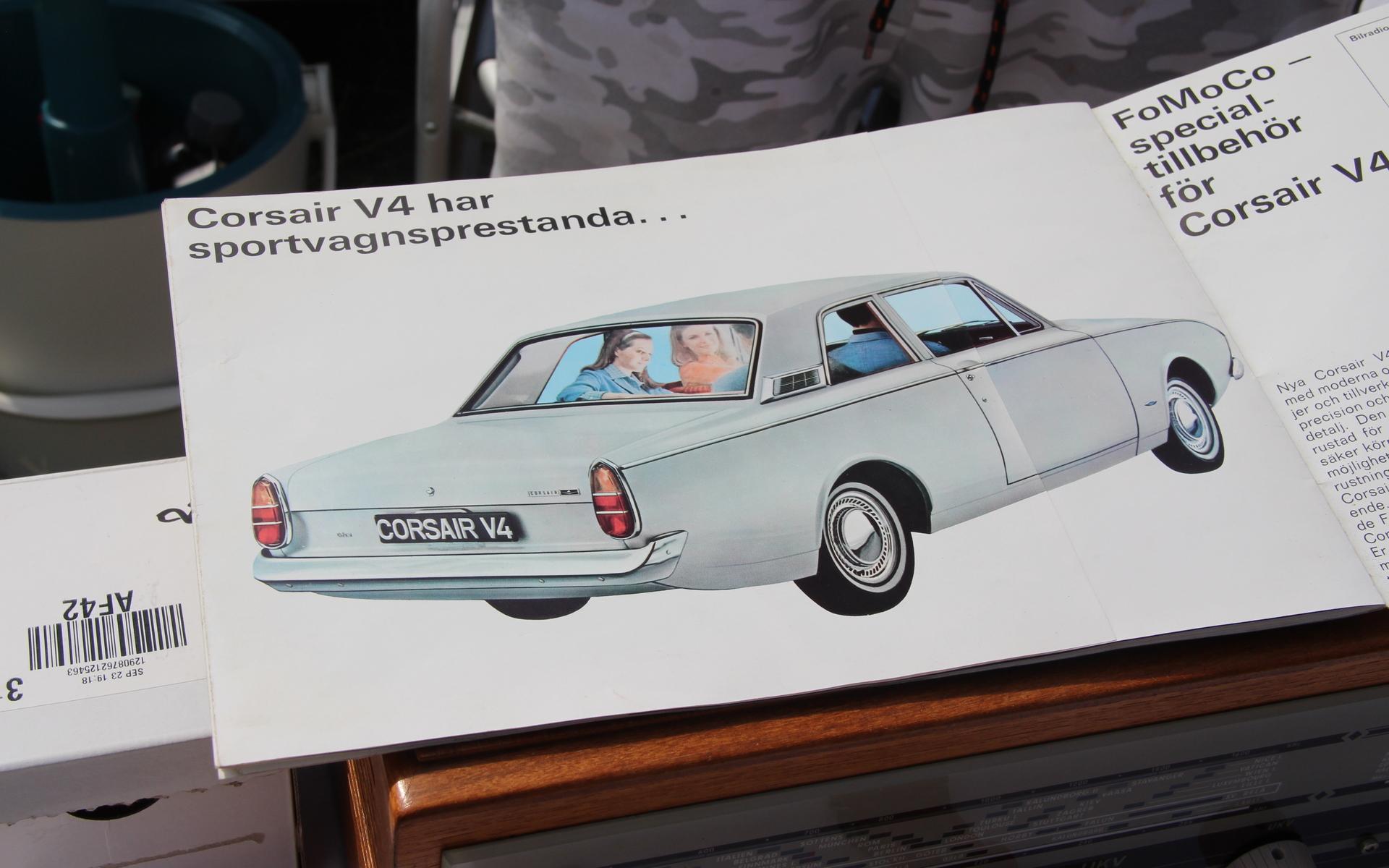 En katalog som tillhör den klassiska bilmodellen Ford Corsair är till salu. 