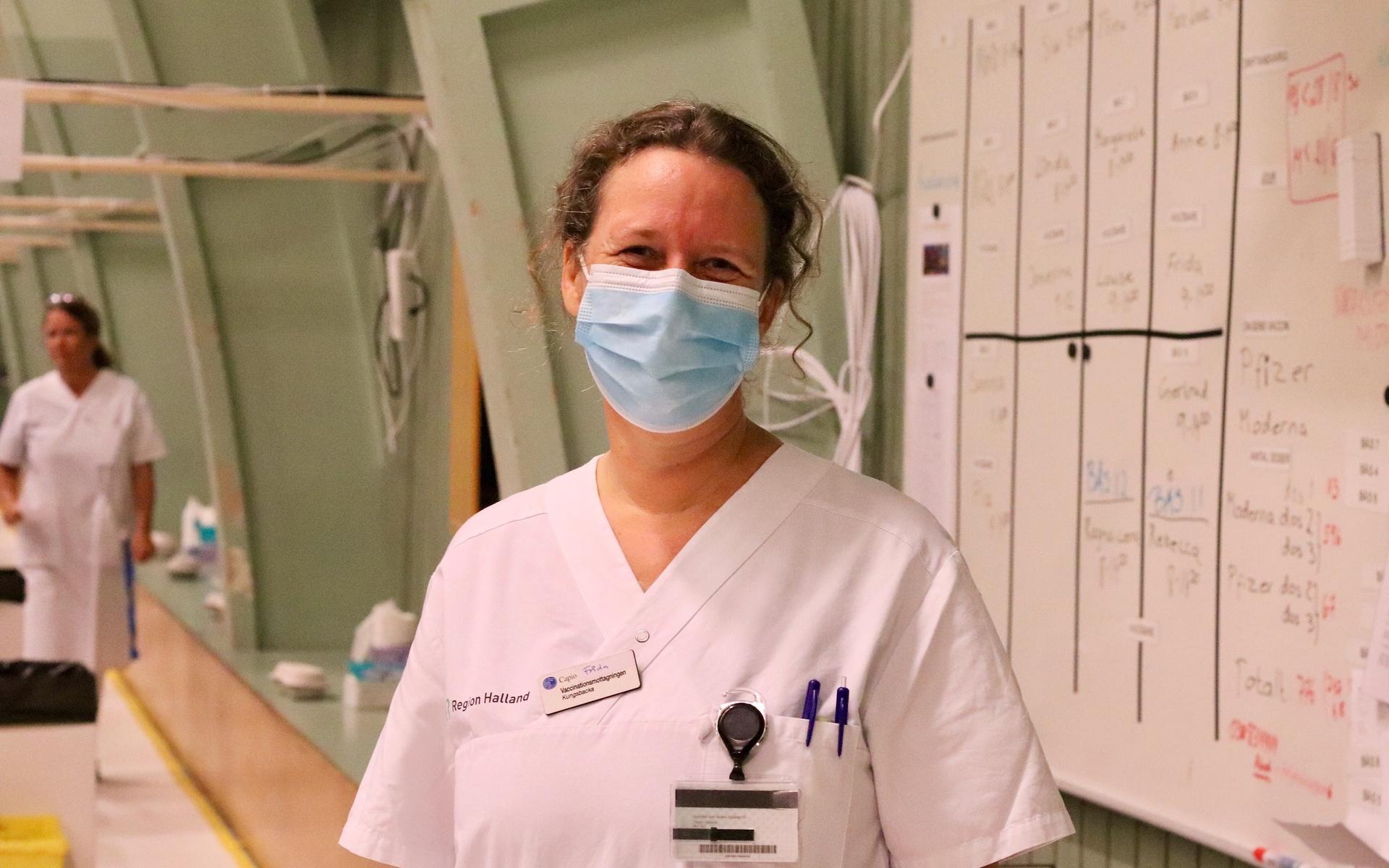 Distriktssköterskan Frida Kindblom har varit med från starten av massvaccineringen i Tingbergshallen.