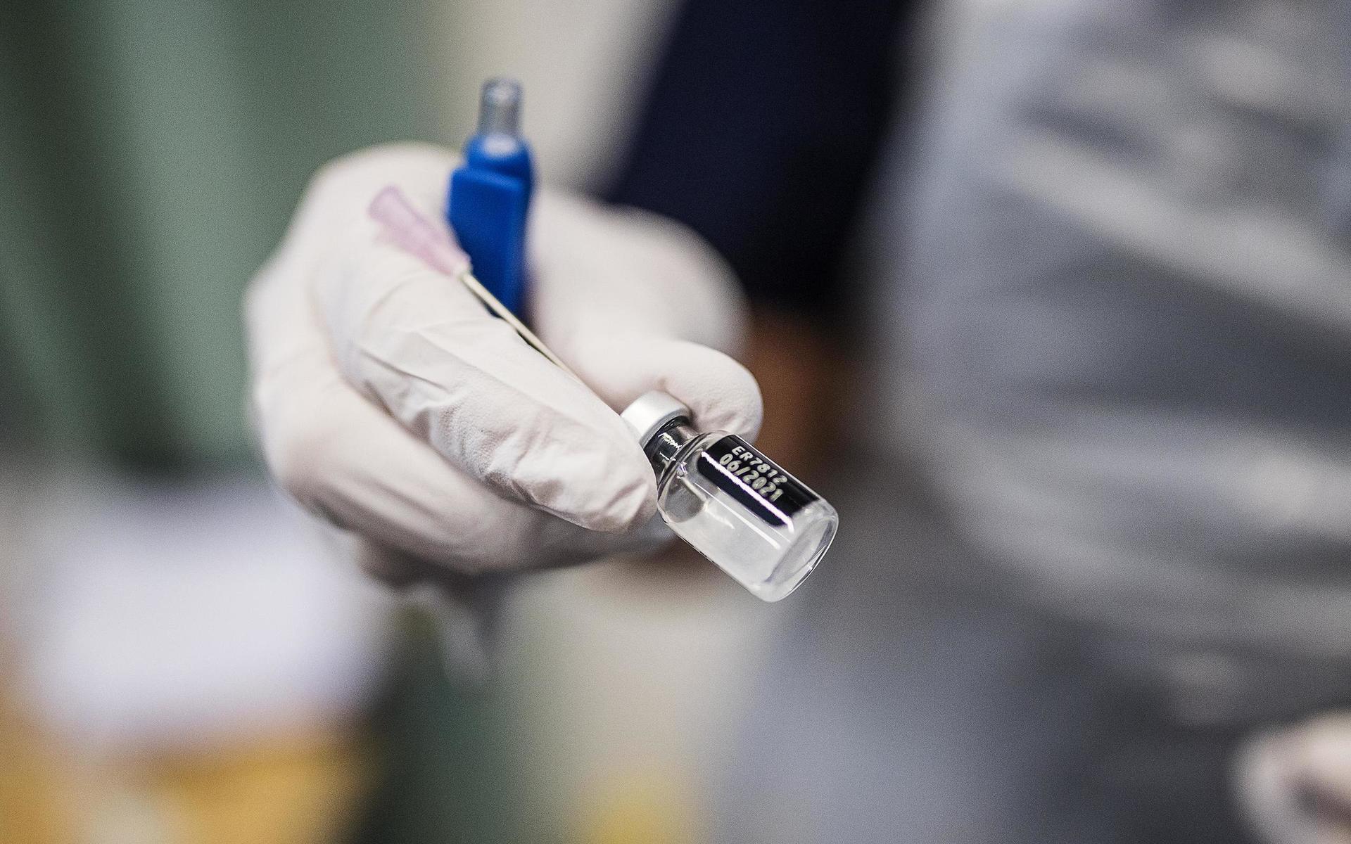 Antalet nya fall av smittade sjönk under vecka 14, både i regionen och i Kungsbacka kommun. Däremot oroas regionen av den ökade vaccinturismen.