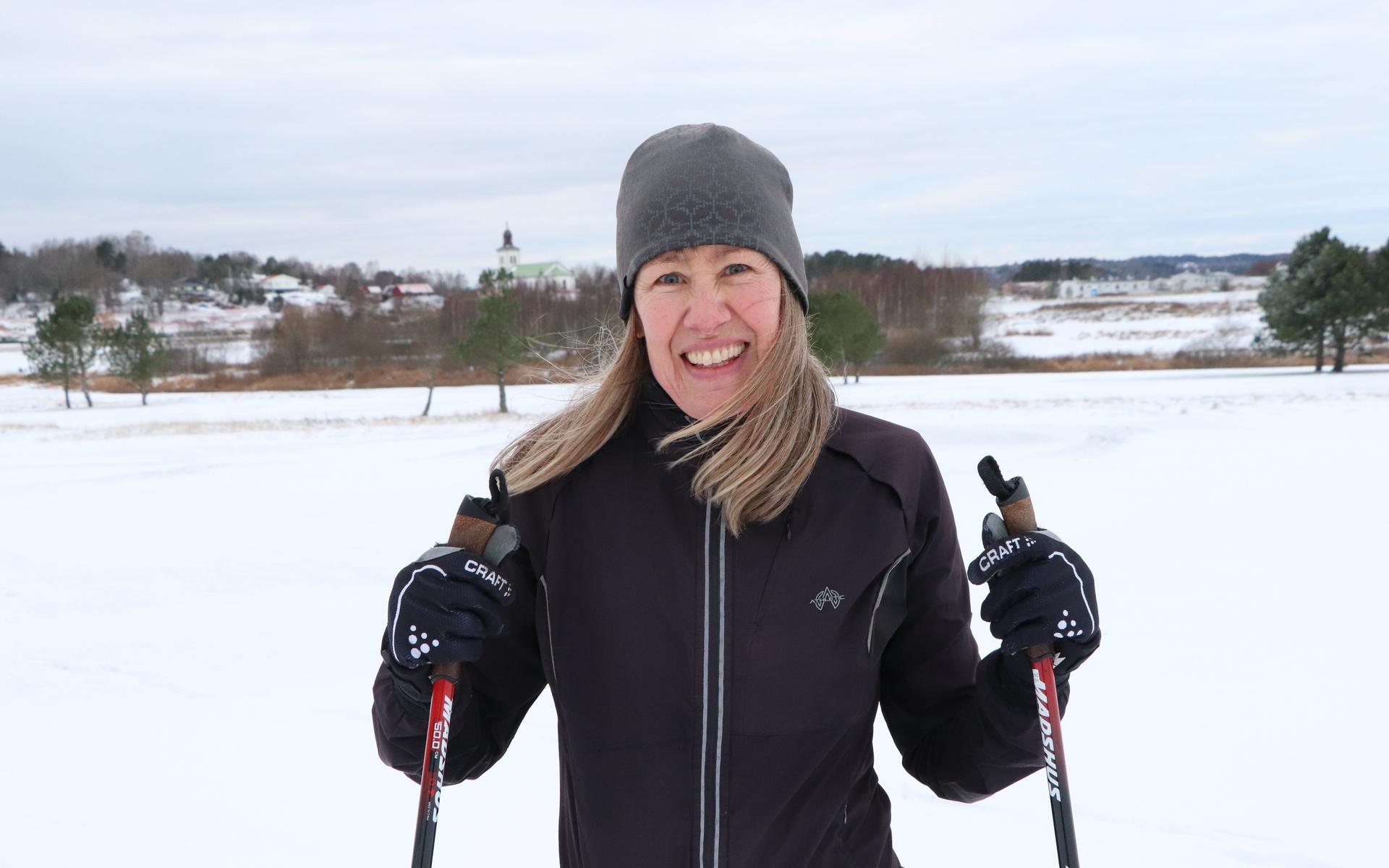 Ut på tur – aldrig sur! Ann-Sofie Hellstrand plockade fram skidorna och gjorde en egen slinga.