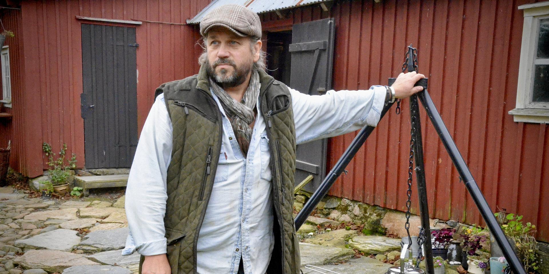 Magnus Stolpe är jägare i Kungsbacka kommun och uppmanar till försiktighet i trafiken. 