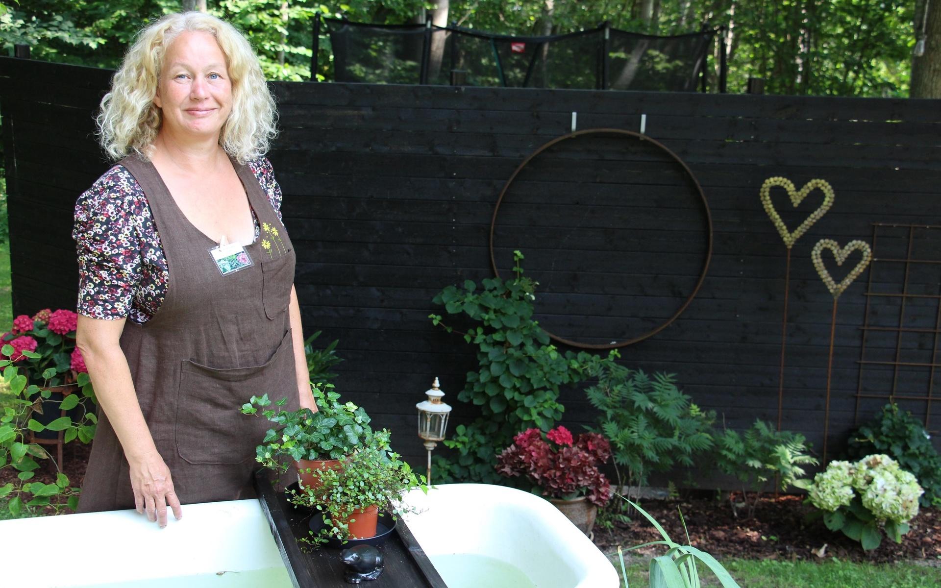 Elisabeth Carlsson, initiativtagaren bakom Trädgårdens dag i Vallda, är väldigt nöjd över hur många som kom och besökte trädgårdarna.
