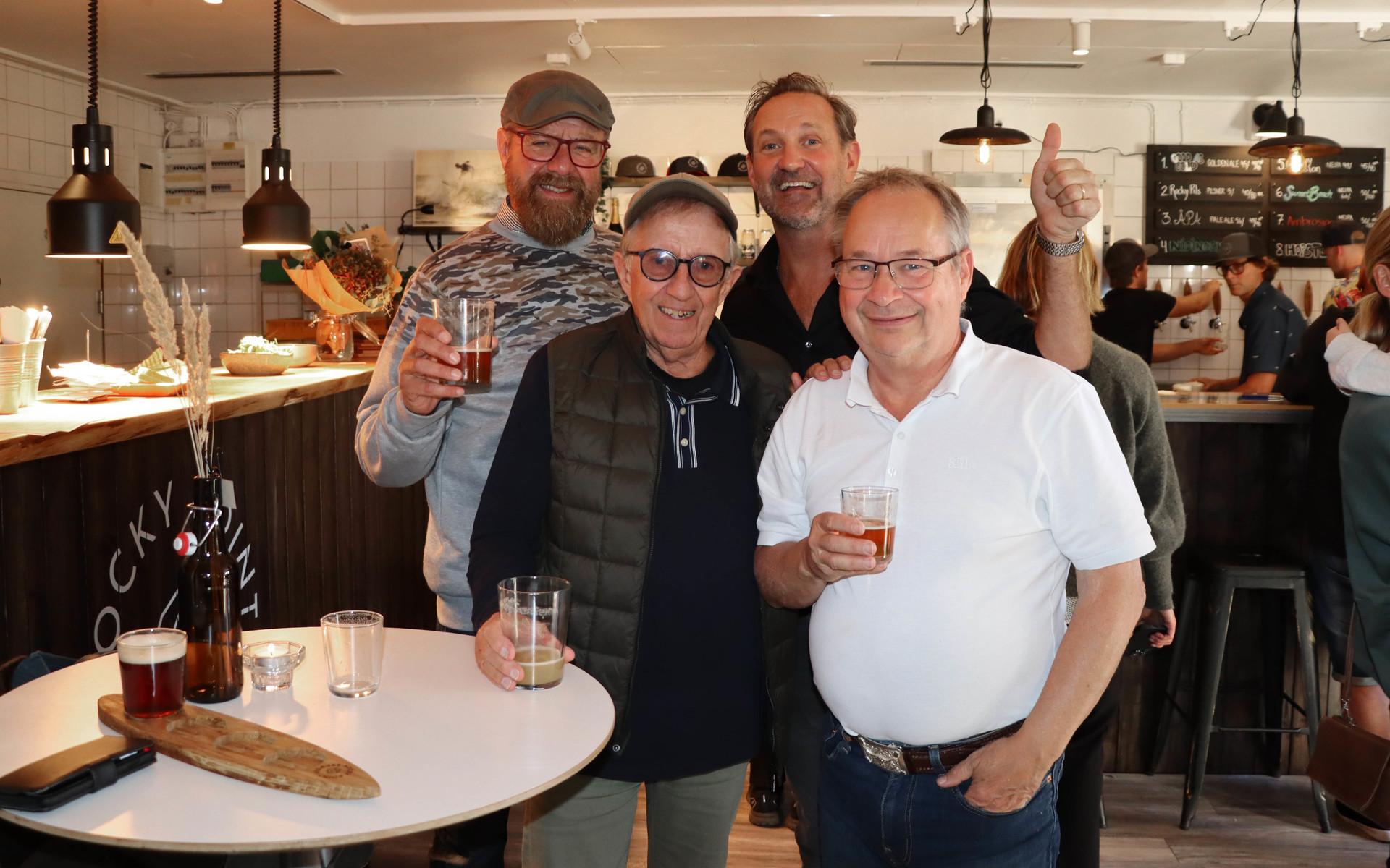 Kompisarna Ulf Nolmark, Christer Lysell och Per Carlsson firade tillsammans med Robin Stegmar. 