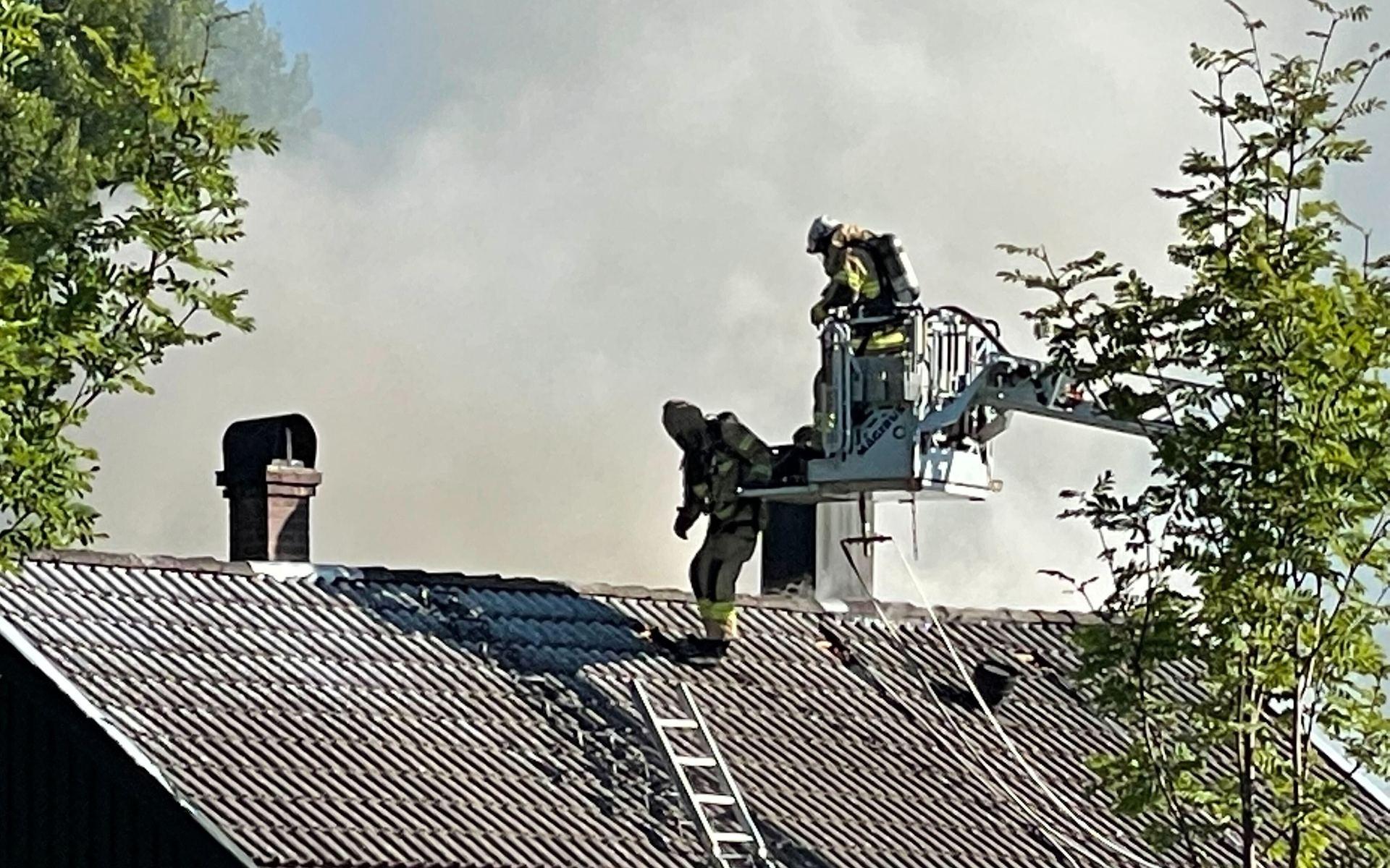 Åtta enheter arbetade med att släcka branden i Förlanda.