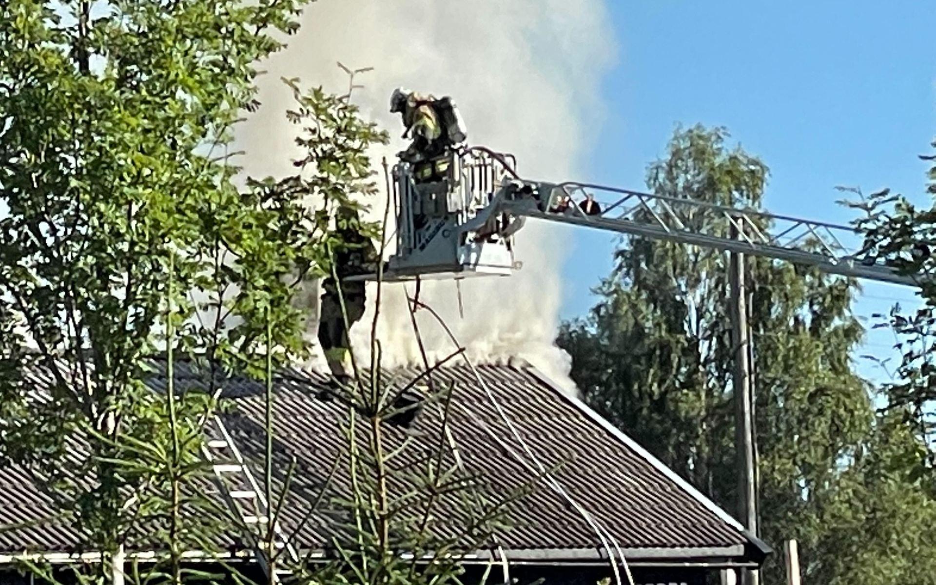 Åtta enheter arbetade med att släcka branden i Förlanda.