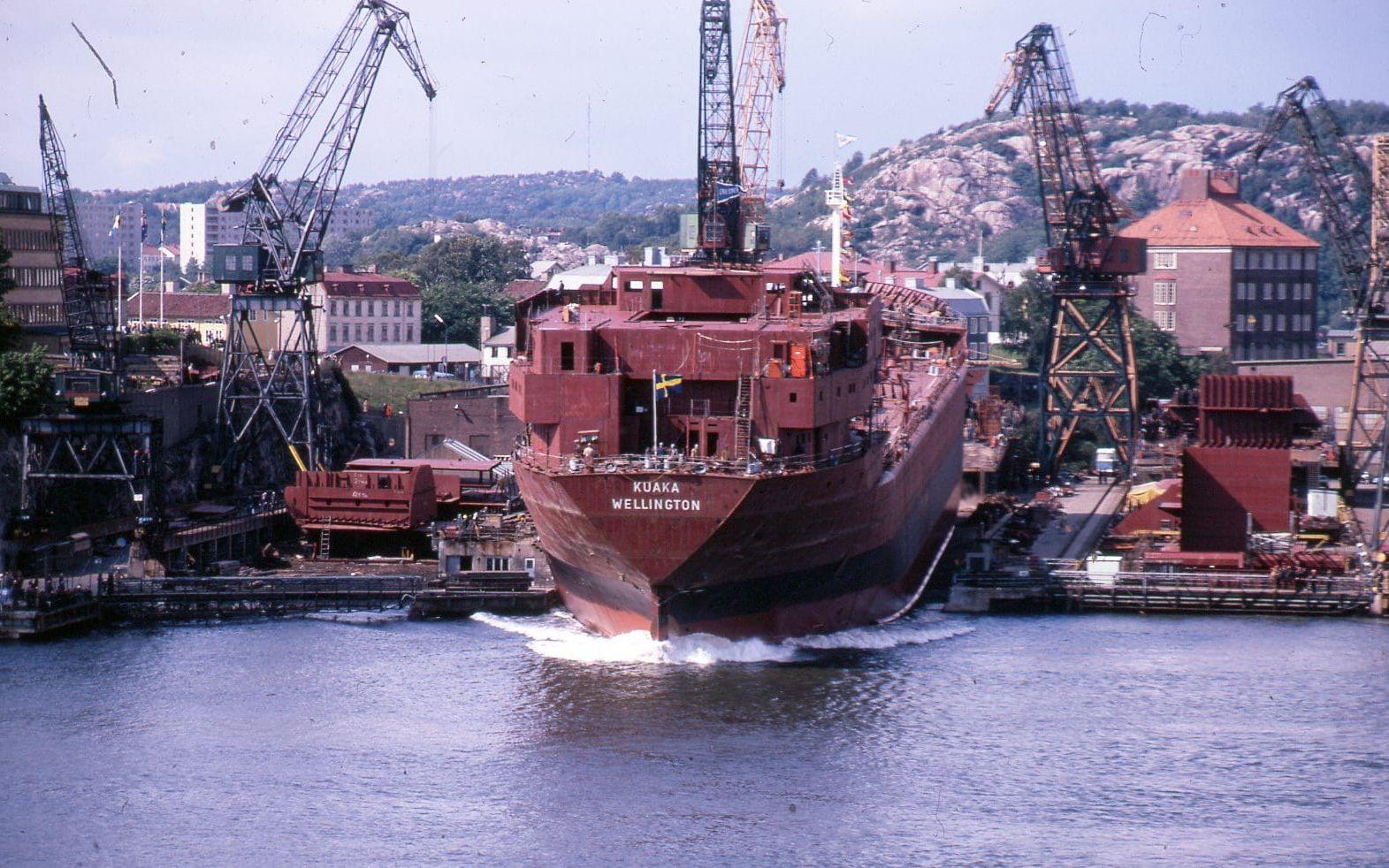 I juli 1975 sjösattes kusttankfartyget ”Kuaka” vid Lindholmens varv. I januari året därpå anlände det till sin hemmahamn, Wellington i Nya Zeeland.