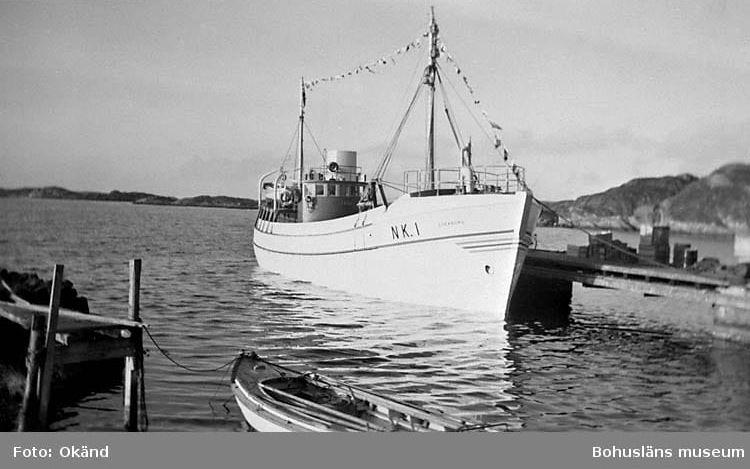 Fiskebåt av Islandstyp. Bilden är odaterad. Båten byggdes i Hälleviksstrand år 1946. 
