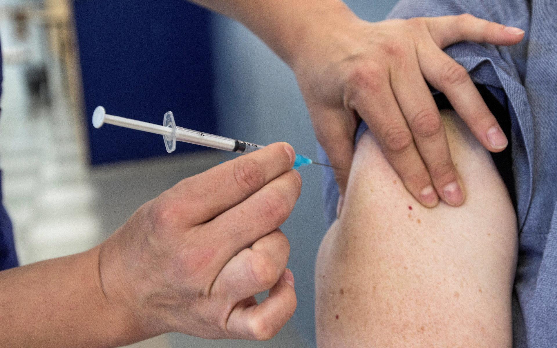 På fredagen släpper Region Halland vaccinationstider för fler åldersgrupper.