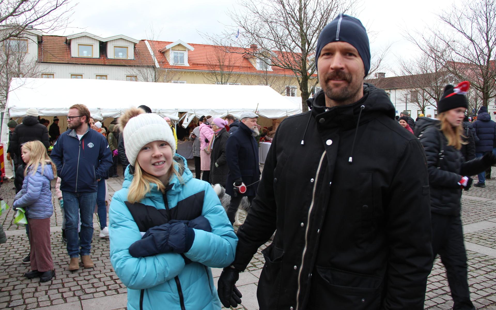 Thea och Daniel Bergén hade tagit sig från hemmet i Kungsbacka till torget för att insupa atmosfär.