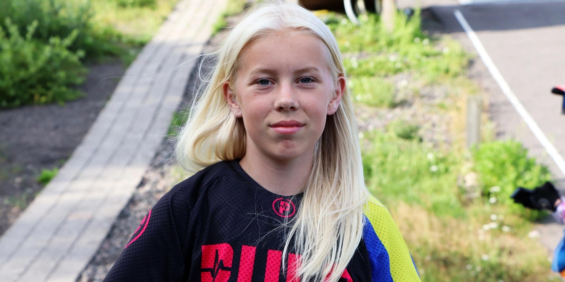 Allie Nordmark har cyklat sedan hon var fem år gammal. Hon tycker det är kul att cykla, hoppa och träffa vänner.