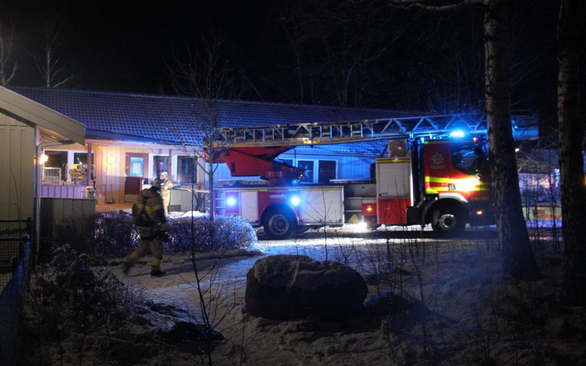 Åtta enheter lyckades få släckt branden på Linnéa förskola i Onsala.