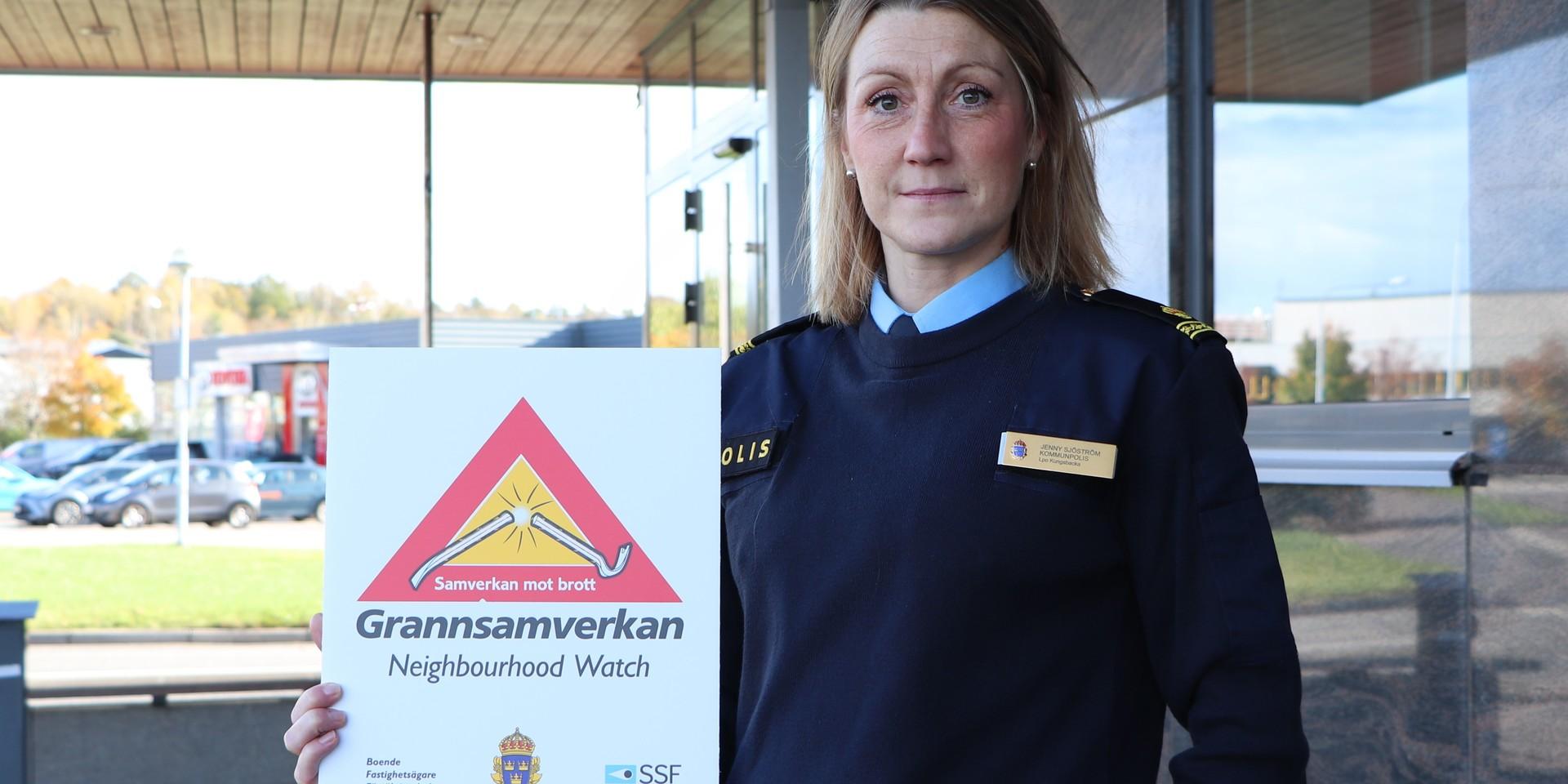 Jenny Sjöström, kommunpolis Kungsbacka, uppmanar till fräscha Grannsamverkan-skyltar för att undvika inbrott.