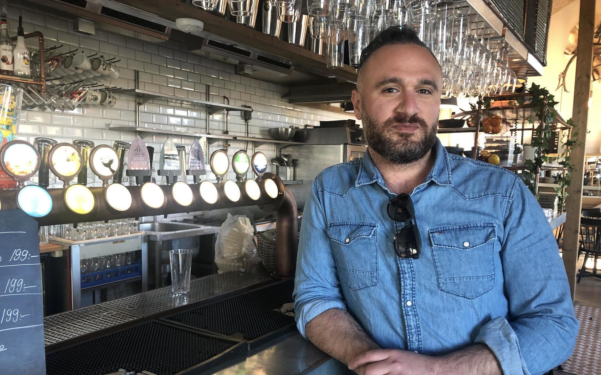 Daniel Vanpalo som driver restaurangerna Grevens Gastro och Bellis i Kungsbacka känner att han äntligen har något att se fram emot. 