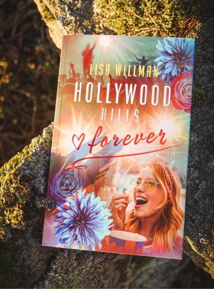Måbra-bok med  svarta drag. Lisa Willmans debutroman Hollywood Hills forever  är en bitvis mörk historia men med humor och lyckligt slut.
