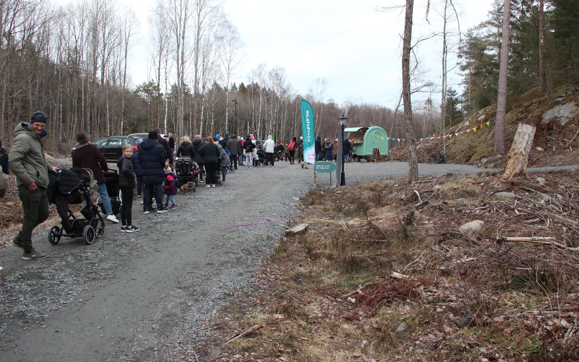 På fredagen bjöds det på våfflor vid utkiksplatsen i Björkris som lockade hundratals.