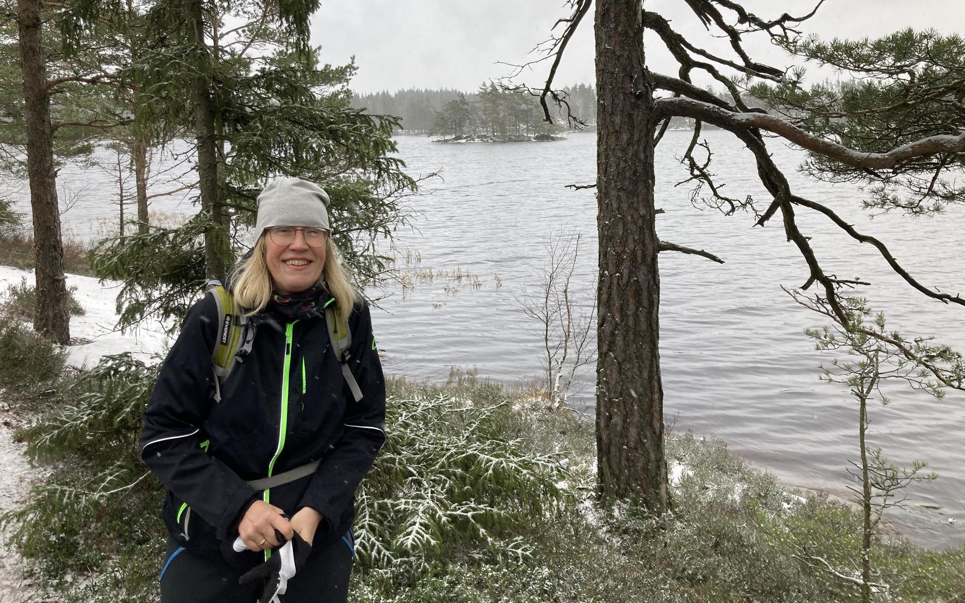 För Anna-Lena Enström innebär vandring avslappning, frisk luft och motion. Hon ser till att ta sig ut minst en gång i veckan, när hon är ledig blir det oftare. 