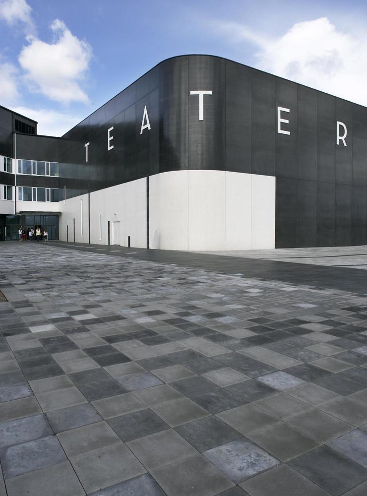 Efter ett långt coronauppehåll slår Kungsbacka teater i september åter upp dörrarna för publik.