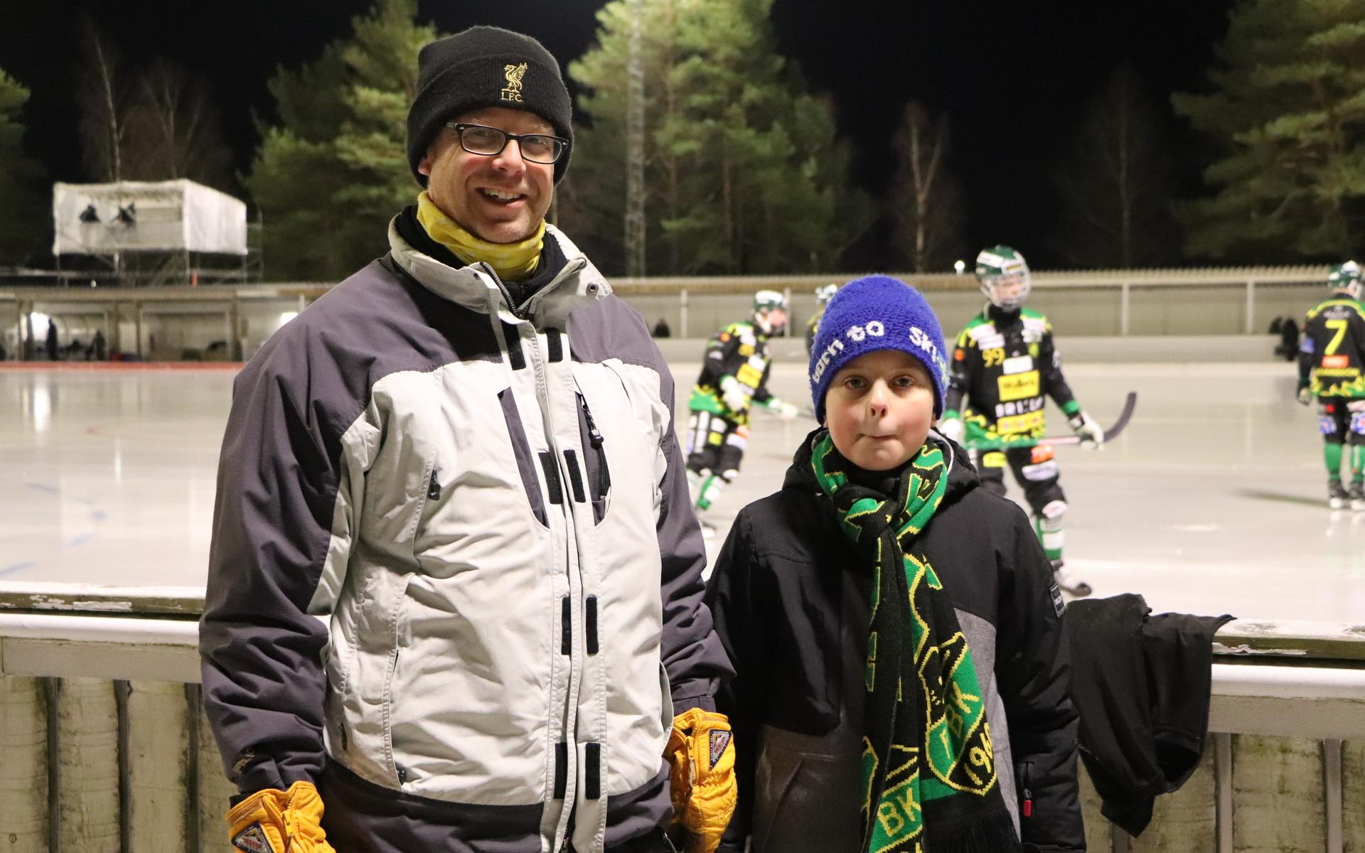 Thorleif och Edvin Olausson bor i Frillesås och kollar på nästan alla matcher som FBK spelar på hemmaplan.