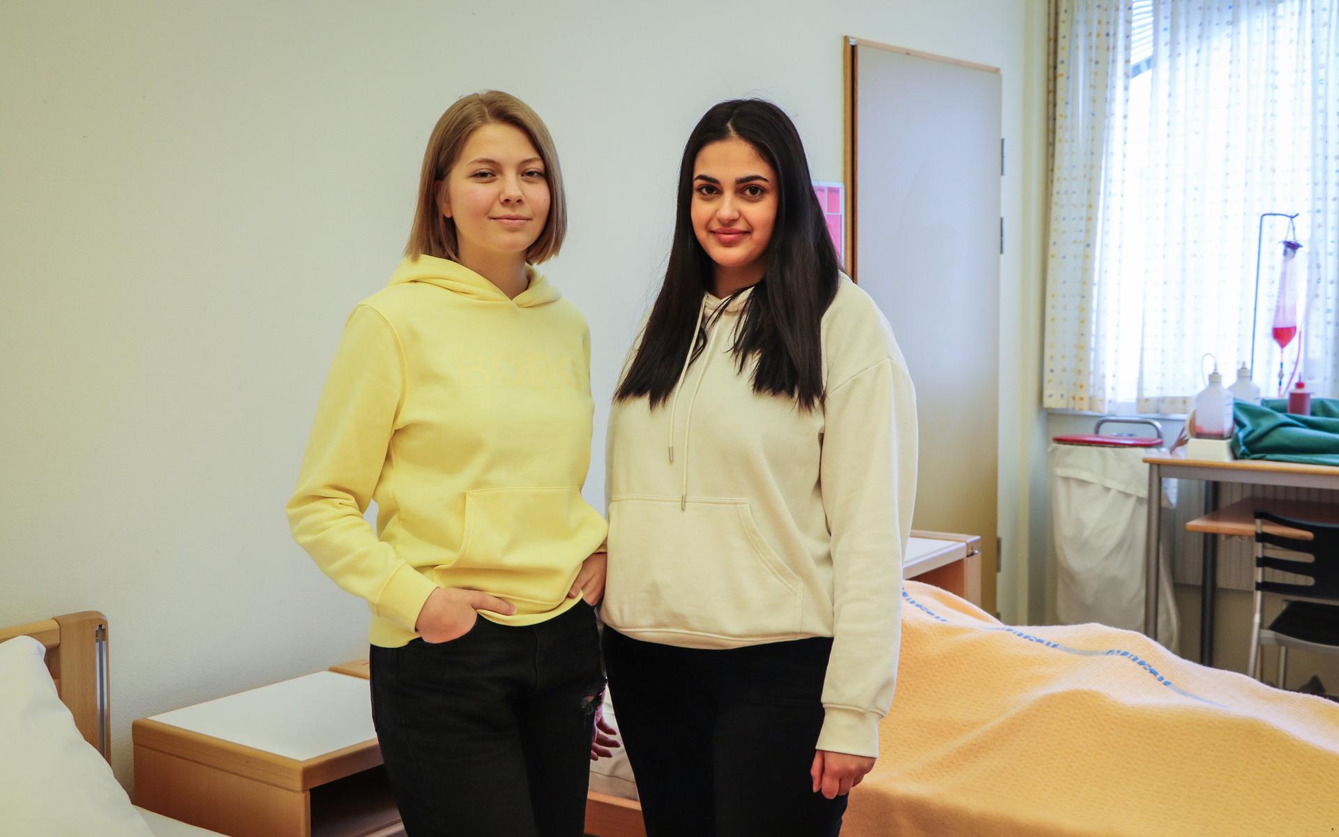 Eleverna Izabelle Johansson, 17 och Amira Alsayed, 17 går andra året på vård- och omsorgsprogrammet på Aranäsgymnasiet och ska båda sommarjobba, för andra gången, på olika boenden i sommar.
