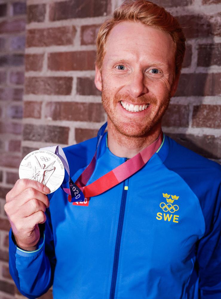 Fredrik Bergström med sitt OS-silver. 