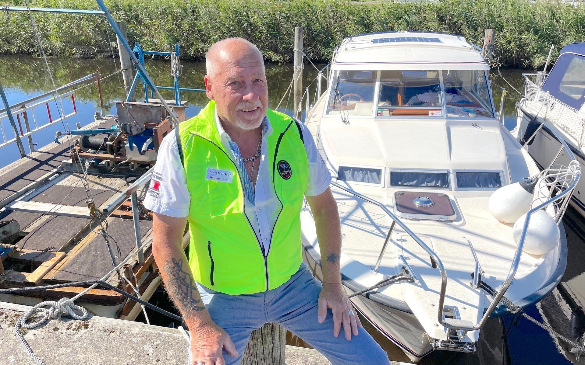 Hamnkapten Kent Isaksson var självklart på plats när Kungsbacka båtsällskap firade 100 år. Han hoppas klubben får hjälp av kommunen för att kunna fortsätta.