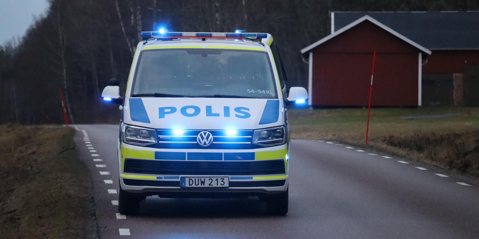 En bilförare vägrade stanna för polisen i Frillesås under måndagsnatten. OBS: Bilden är en genrebild. 