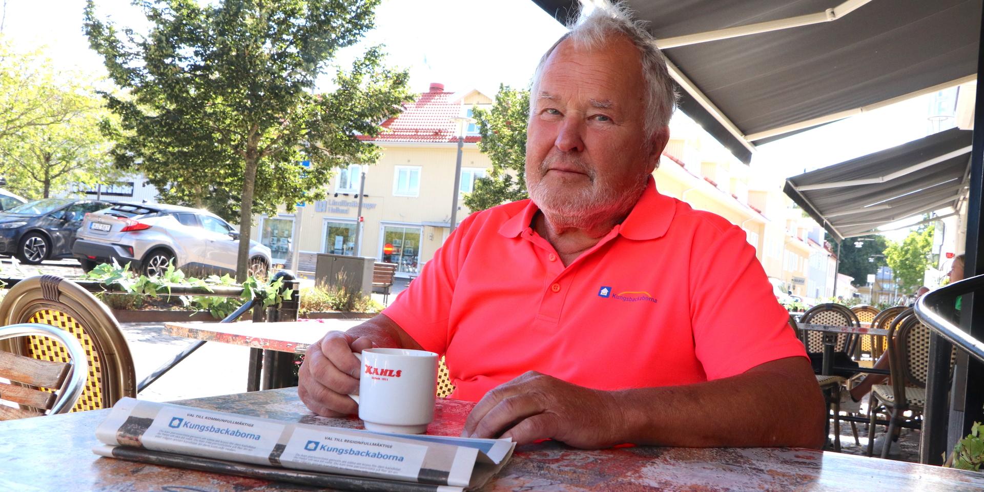 I snart två decennier har Roger Larsson varit lokala partiet Kungsbackabornas ansikte utåt. 