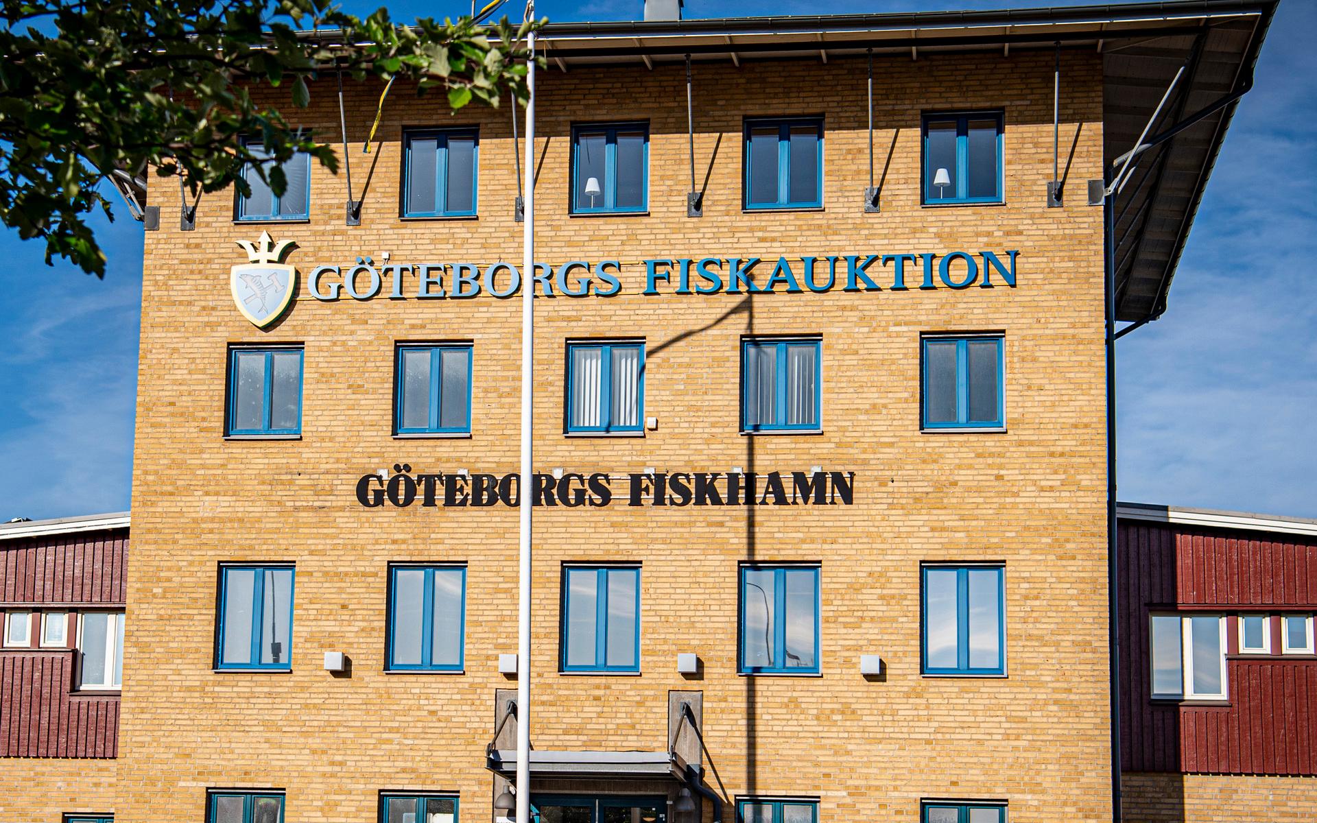 Här på Göteborgs fiskeauktion gjordes upptäckten att humrarna var för små.