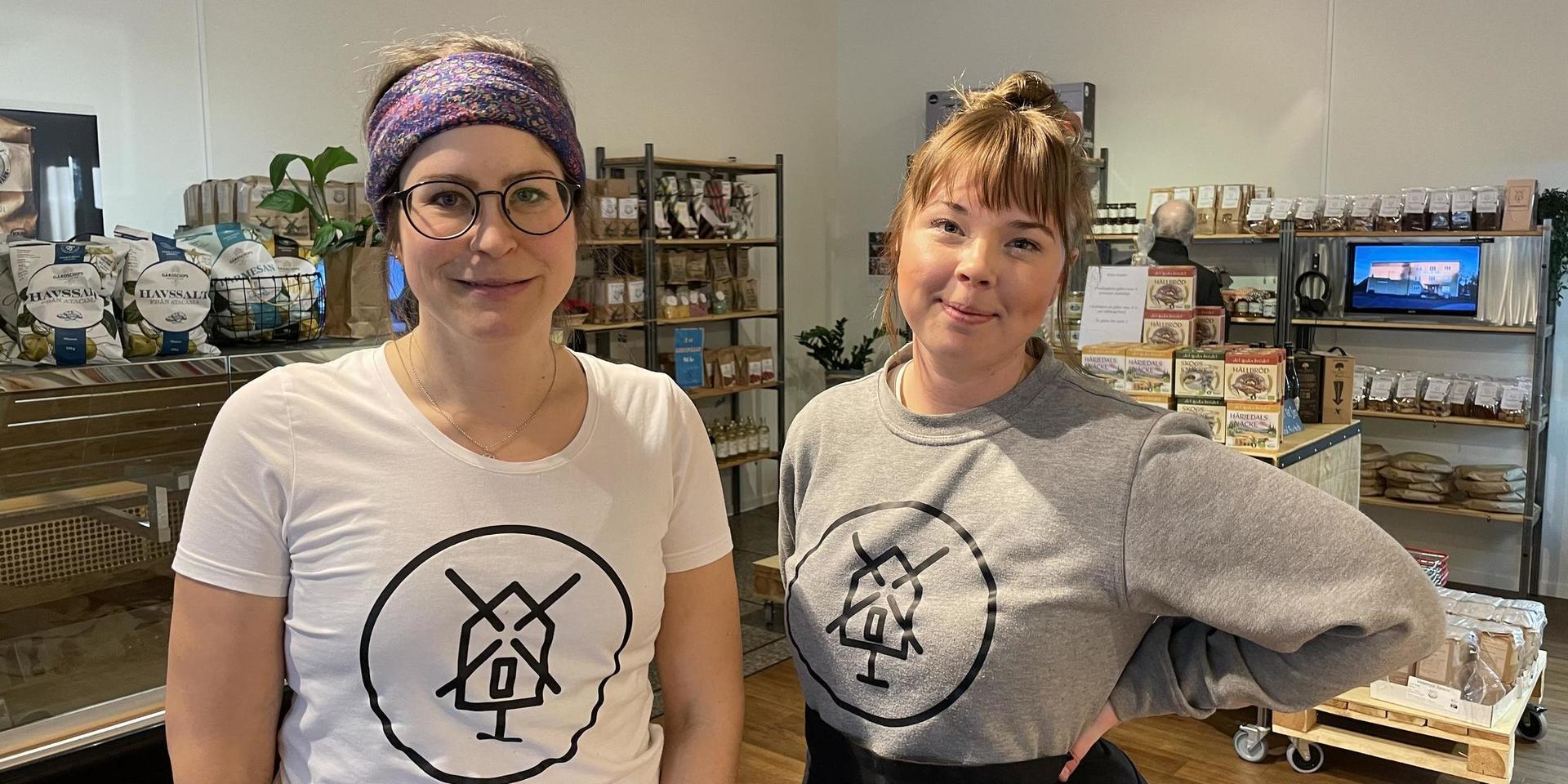 Anna Gille och Matilda Karlsson är anställda som kallskänka respektive caféansvarig, men har stor frihet på jobbet. &quot;Vi ingår i den stora kvarnfamiljen, precis som bagarna och mjölnarna.&quot;