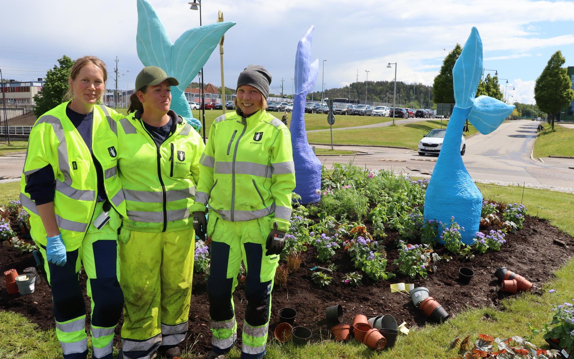 Parkarbetarna Lotta-Lisa Carlsson, Marie Berntsson och Jennie Aalto, från en tidigare artikel om årets rondell-tema.