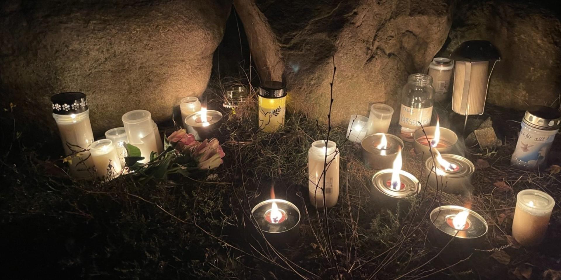 Flera hade tänt ett ljus på Näsbokroks naturreservat under tisdagen. 