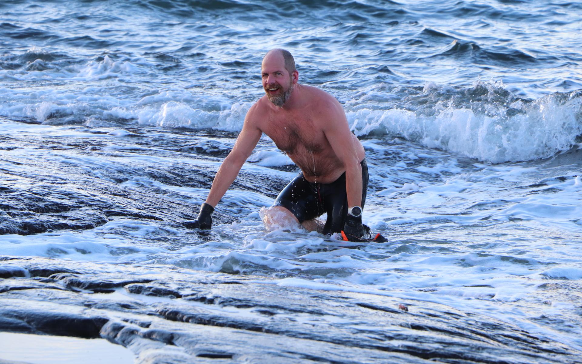 ”Huden blir som pansar,” förklarar Robert som anser att simningen i havet så här års ger en levande känsla. 