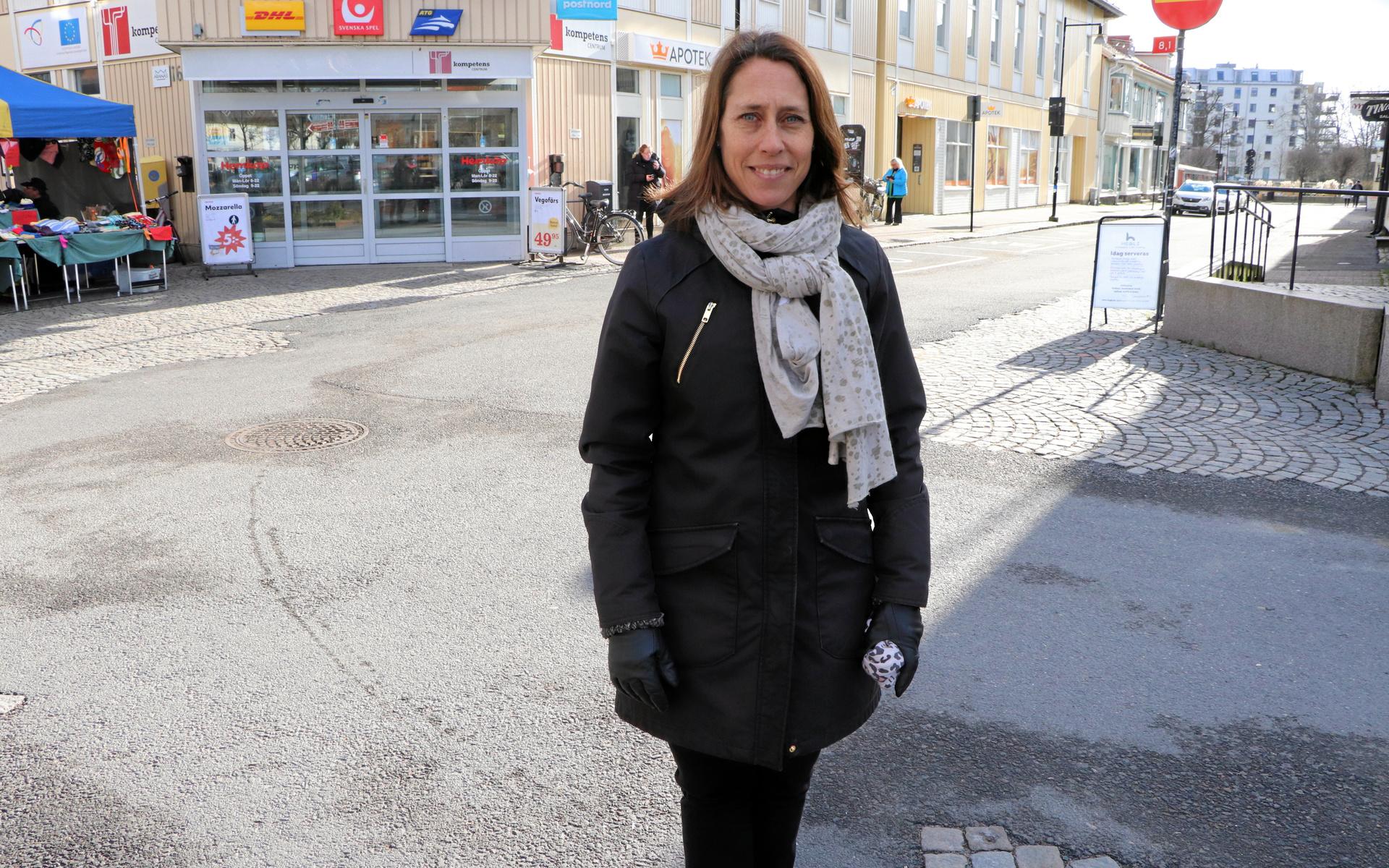 Lotta Ljungkull är trafikchef på kommunen. Hon berättar att en majoritet är för en gångfartsgata på sommaren.