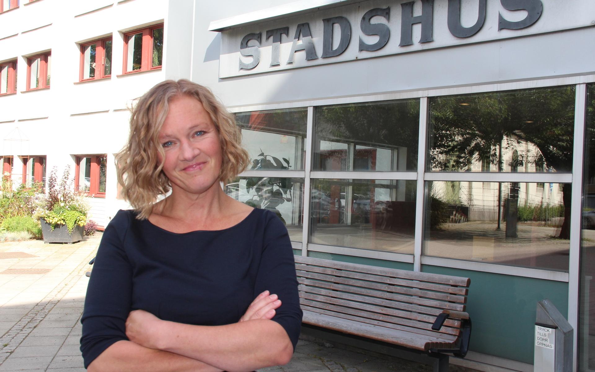 Magdalena Sundqvist vill ta plats i stadshuset. Socialdemokraternas blivande kommunalråd anser att oppositionen måste ta plats.