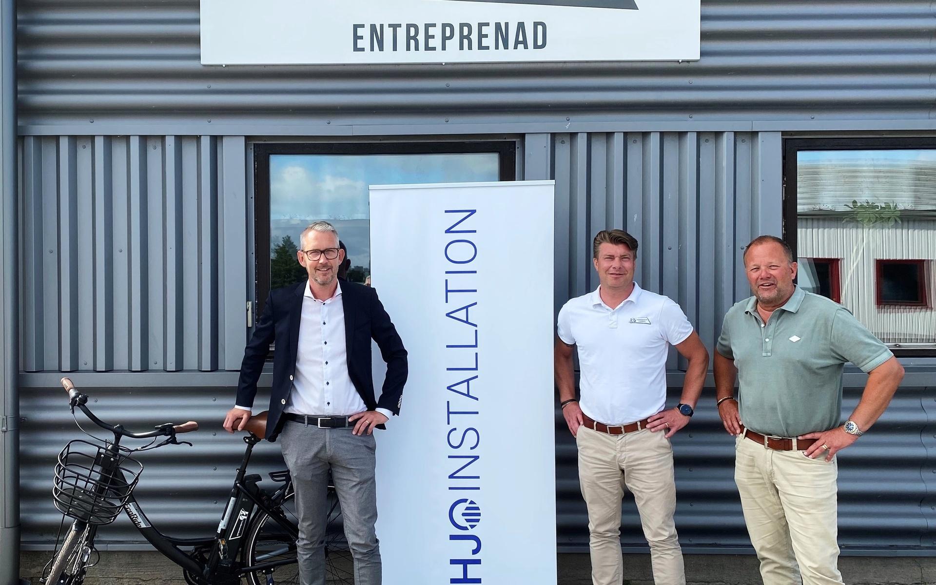 Christoffer Olbrich, koncernchef Hjo Installation, Fredrik Sällqvist och Christer Hansson. Företaget har sedan 2018 haft eldrivna tjänstecyklar för att kunna ta sig lätt in till innerstan.