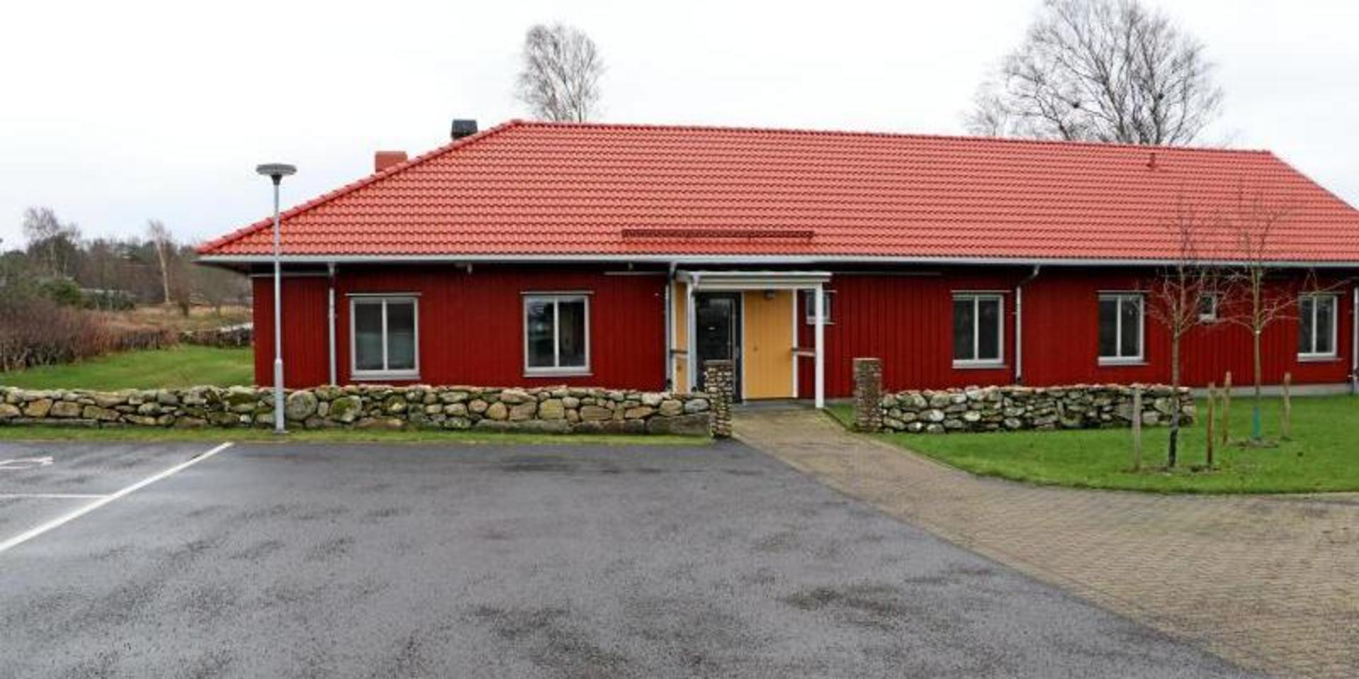 HVB-hemmet på Ölmanäs Ringväg i Åsa byggdes för ensamkommande, men har stått tomt sedan december 2019. Vid årsskiftet flyttar hemtjänsten in.
