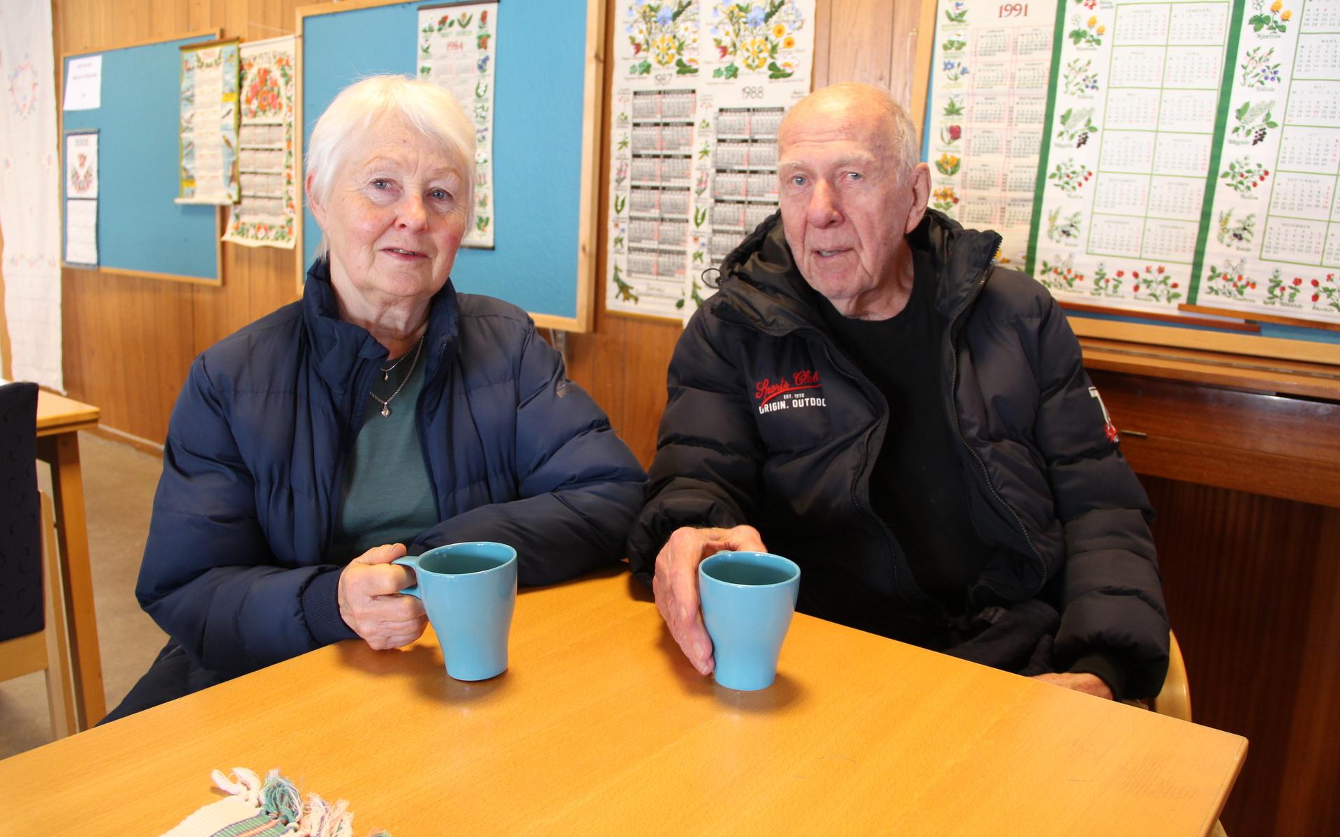 En kopp kaffe blev det för Vivianne Lind och Gunnar Johansson från Onsala.