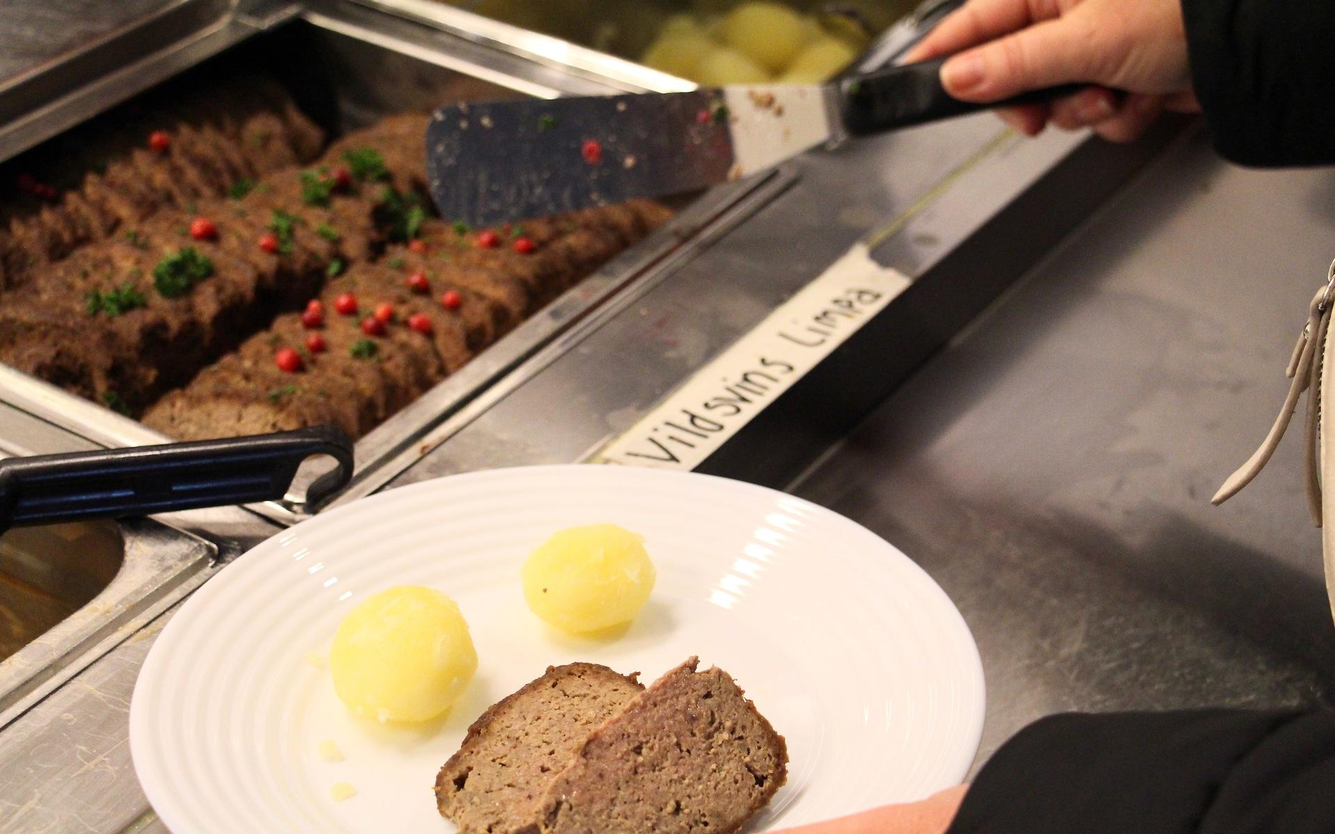 18 000 portioner vildsvinslimpa serverades under offentliga måltidens dag i Kungsbacka.
