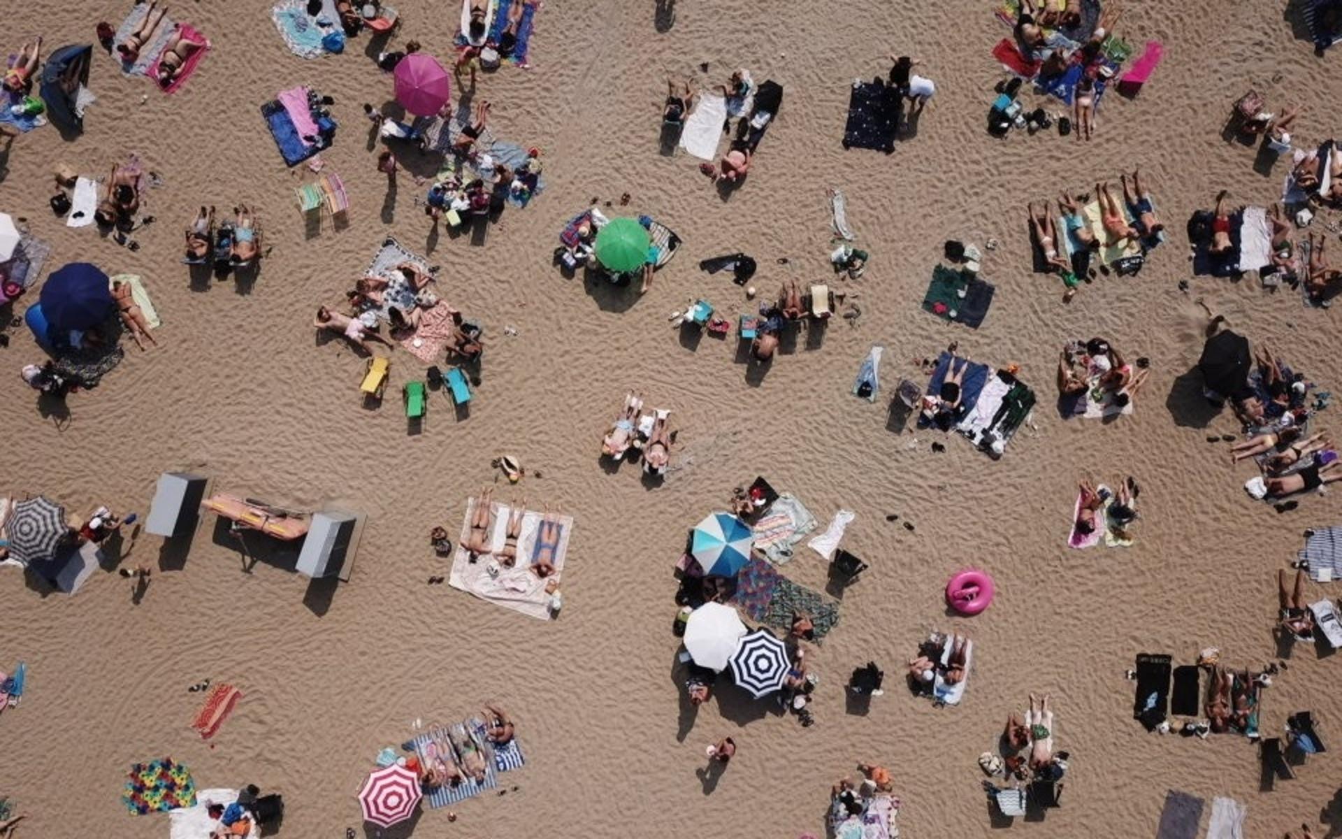 I lördags var det många badsugna som lockades till Vita Sand.