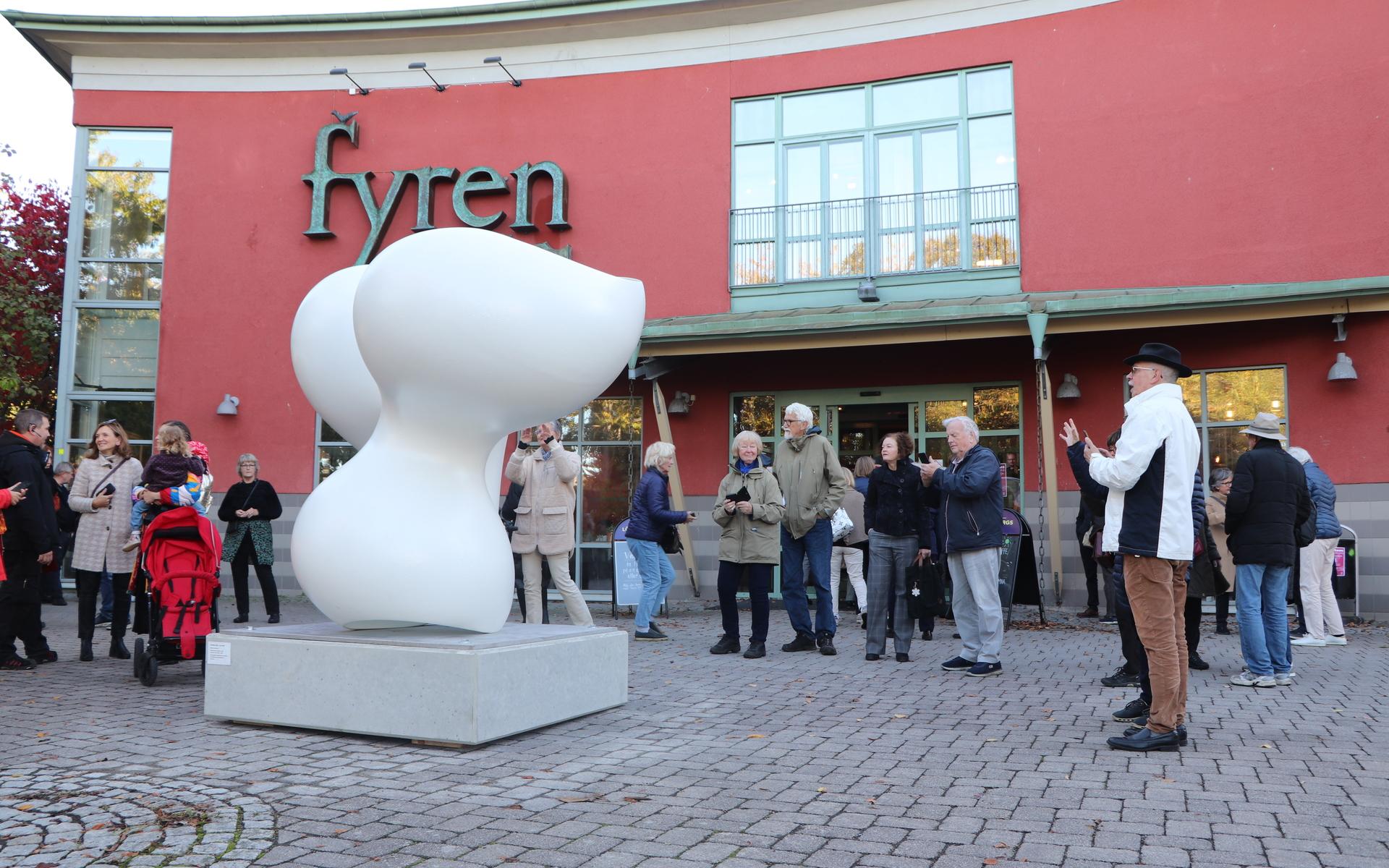 Konsten vecka invigdes utanför kulturhuset Fyren i Kungsbacka.