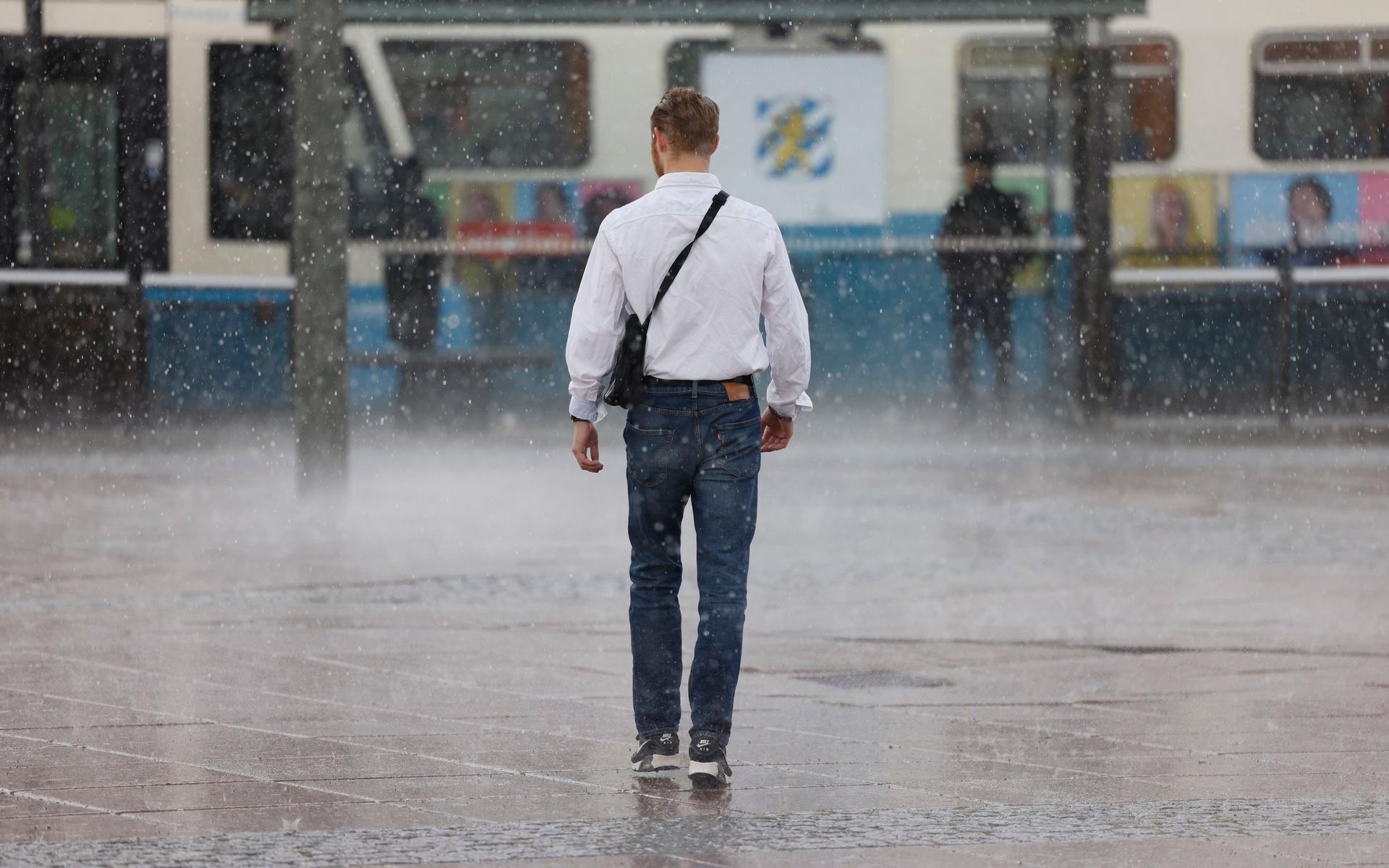 Det kan vara värt att ta med ett paraply om man ska bege sig ut på Göteborgs gator under torsdagen.