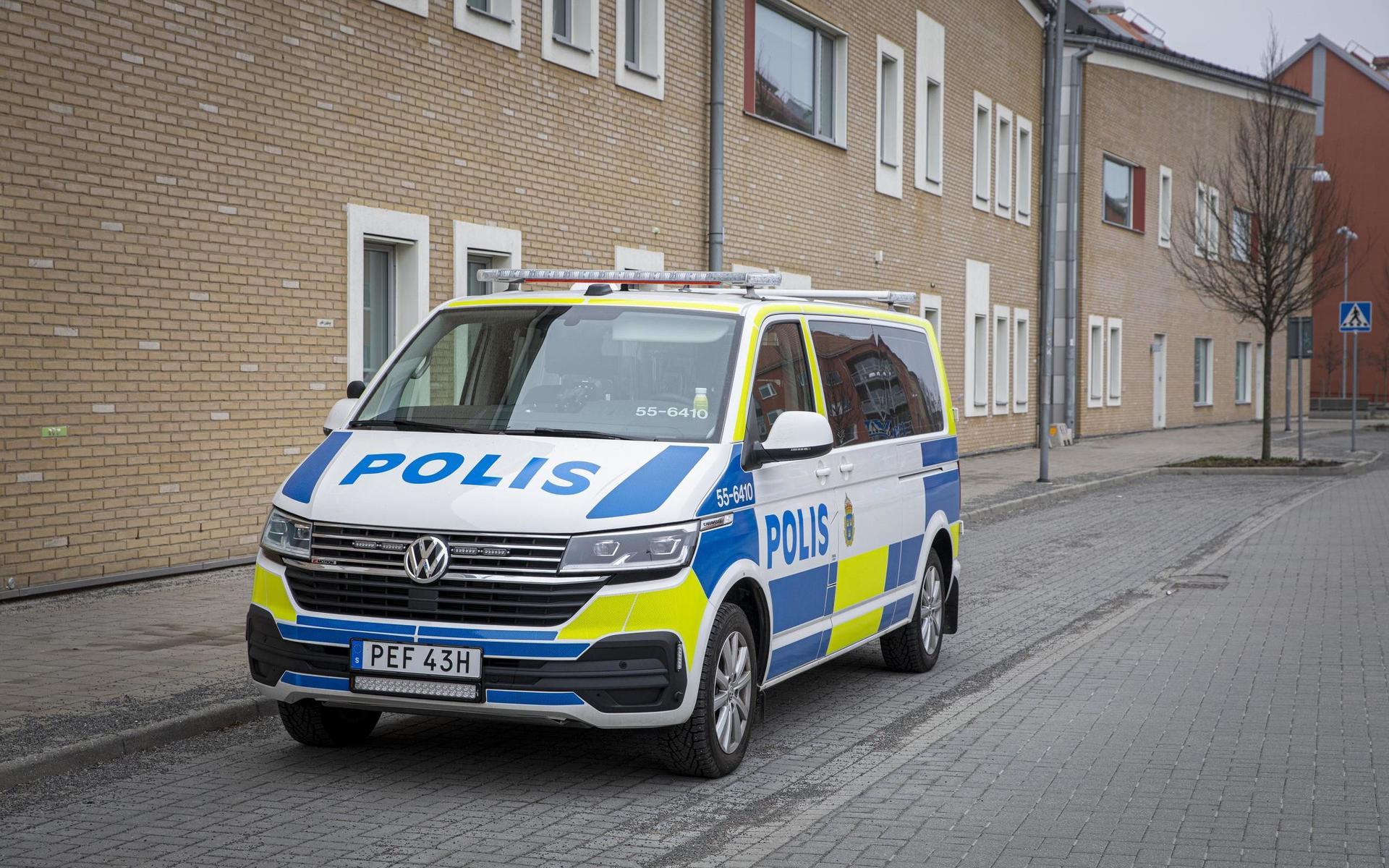 Polisen har närvaro vid Kollaskolan i Kungsbacka efter att skolan mottagit hot.