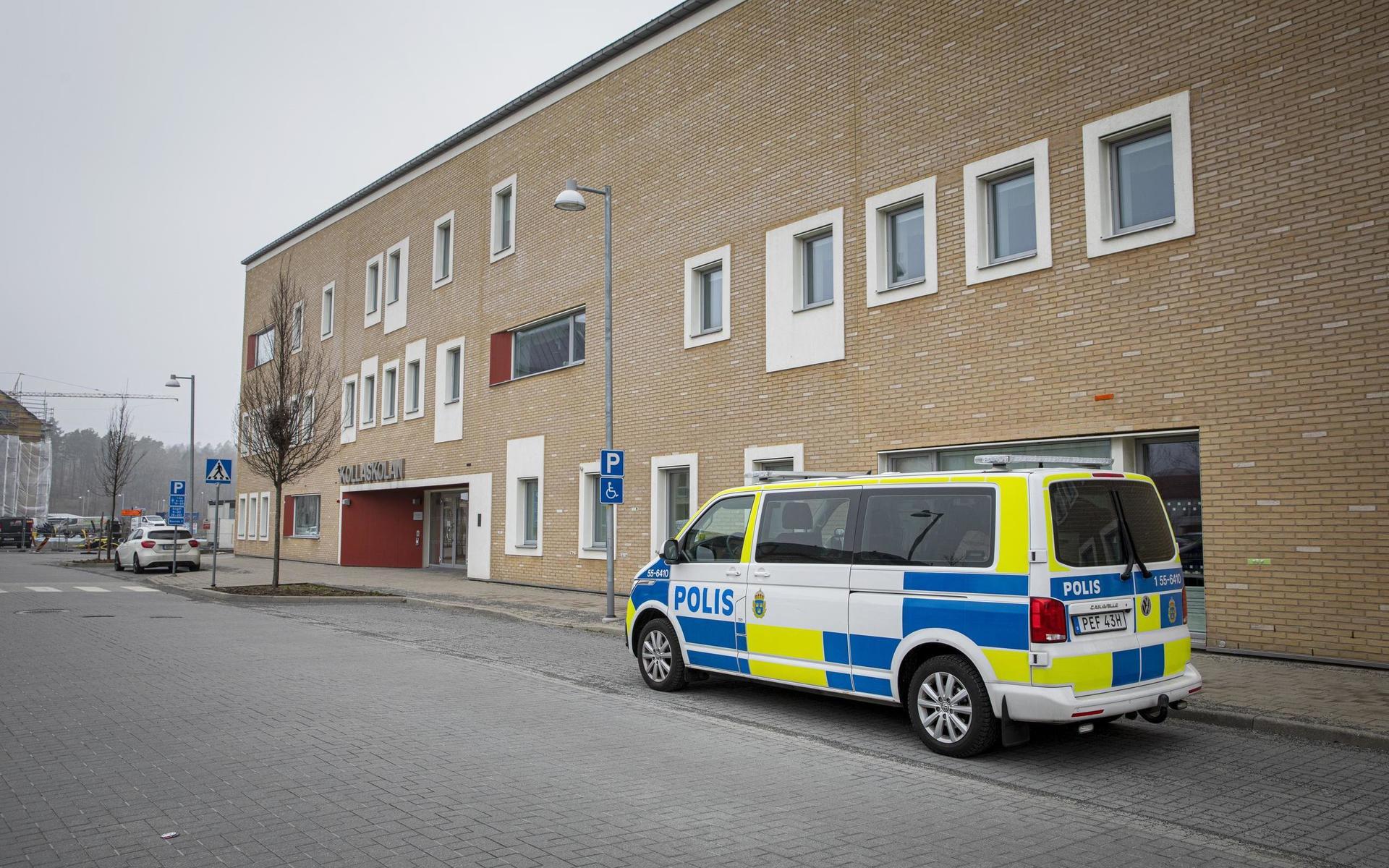 Polisen har närvaro vid Kollaskolan i Kungsbacka efter att skolan mottagit hot.